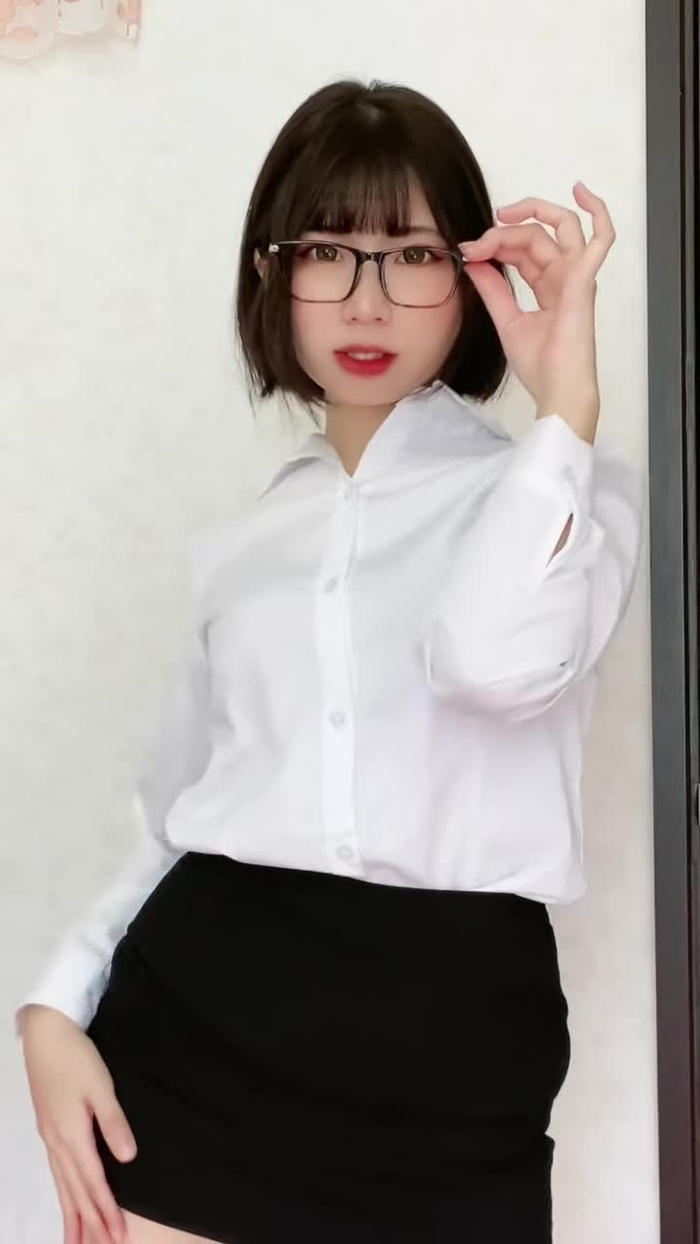 セクシーな家庭教師にしか見えんくなってきた笑#ボディズーム #踊ってみた #踊り #ダンス #よこふり #メガネ女子