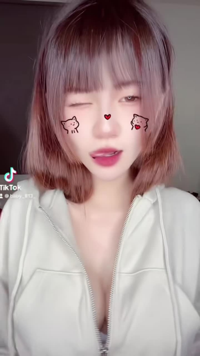 Xs的褲裙依舊掉到不知道哪裡去☺️