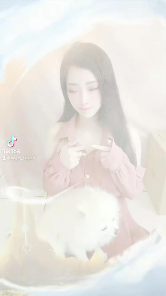 桃桃兒在雲山之約抓到了超可愛的小饕餮噢🥰，快一起來加入抓元獸的行列吧❤️@oathofpeak #雲山之約