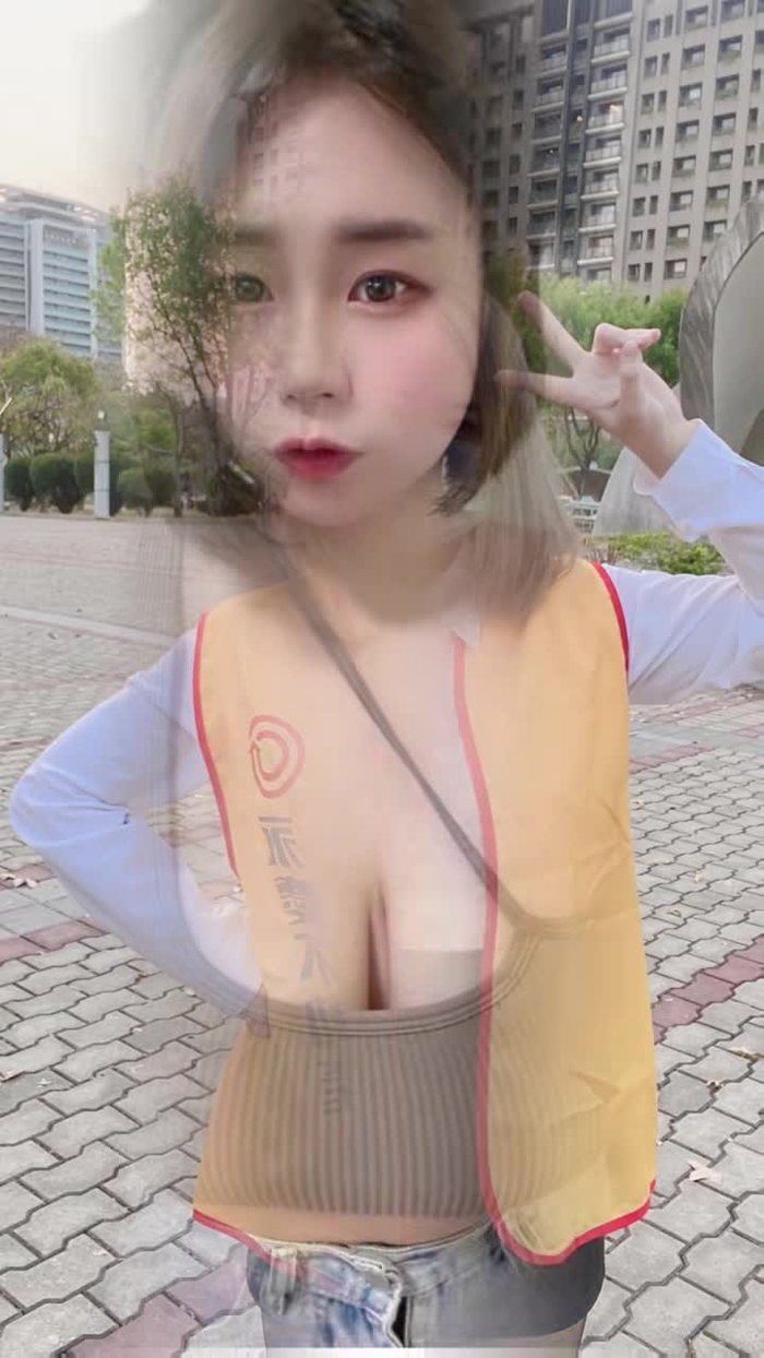你喜歡哪一個我(◐‿◑)﻿？