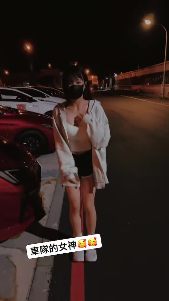 我都好怕肩帶斷掉..因為很細🫣