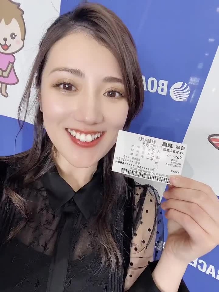 草野 綾🍈㊗️2nd写真集「白ばらの夜」好評発売中㊗️ nikunikuhappy 2