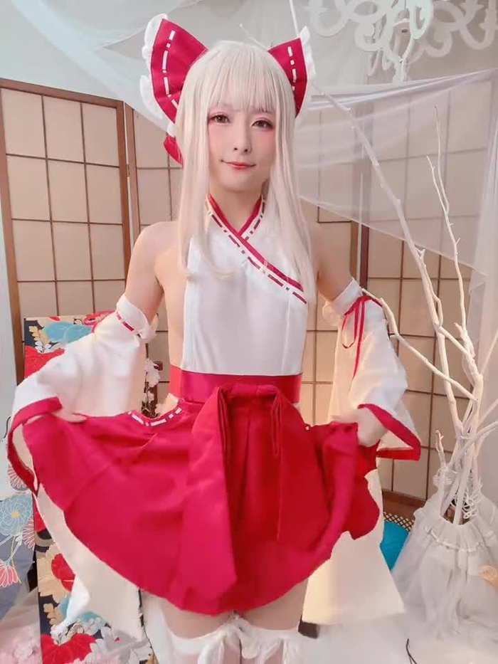 モモ Momo @lovemomosweet
