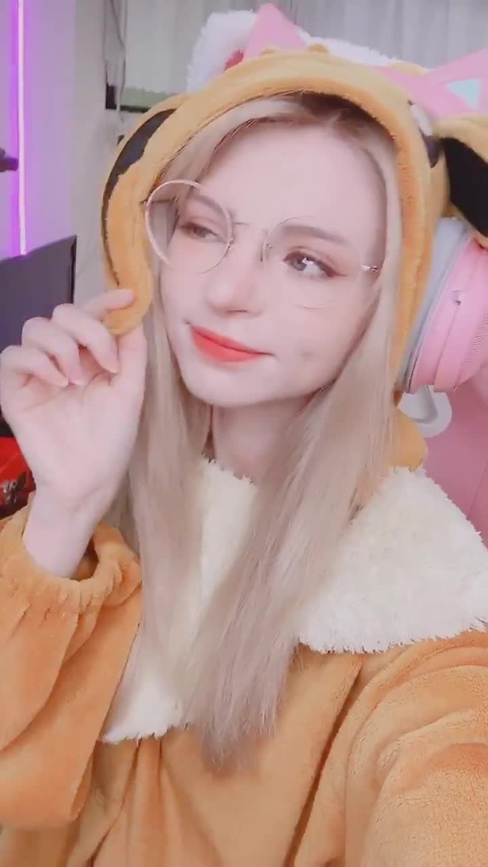 ソフィー Sophie @PeachMilky_ 22