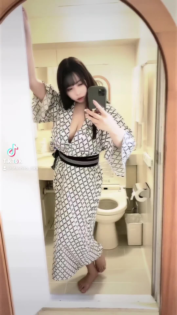 雅楽代 りか @utashiro_rika 20