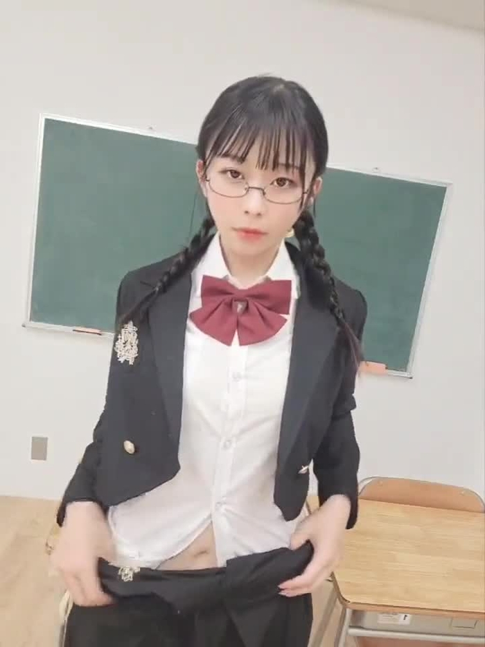 蒼猫いな🦄💙💜 @ina_coscos 14