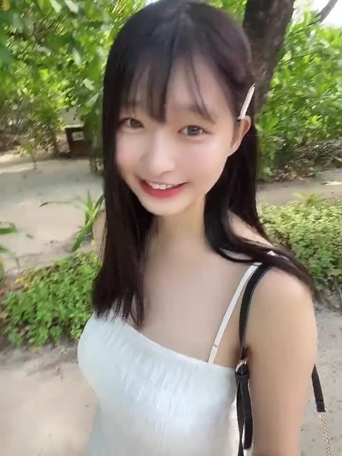 我妻ゆりか︎︎🌴1st写真集発売中🌴 @yurikatsupa