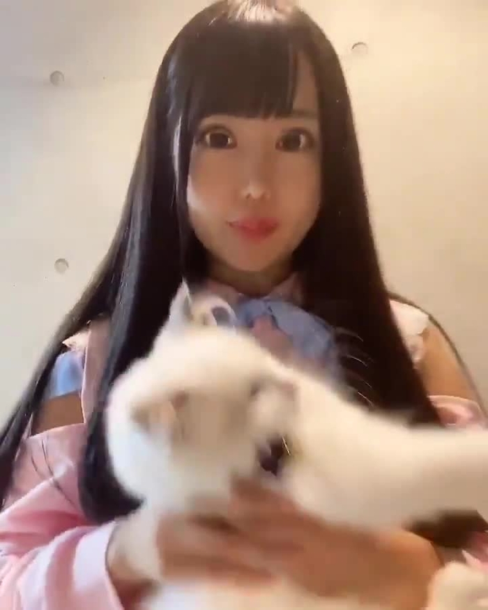 ✴︎白雪 詩織@ロリ巨乳グラドル✴︎ @sweetshiorin 18