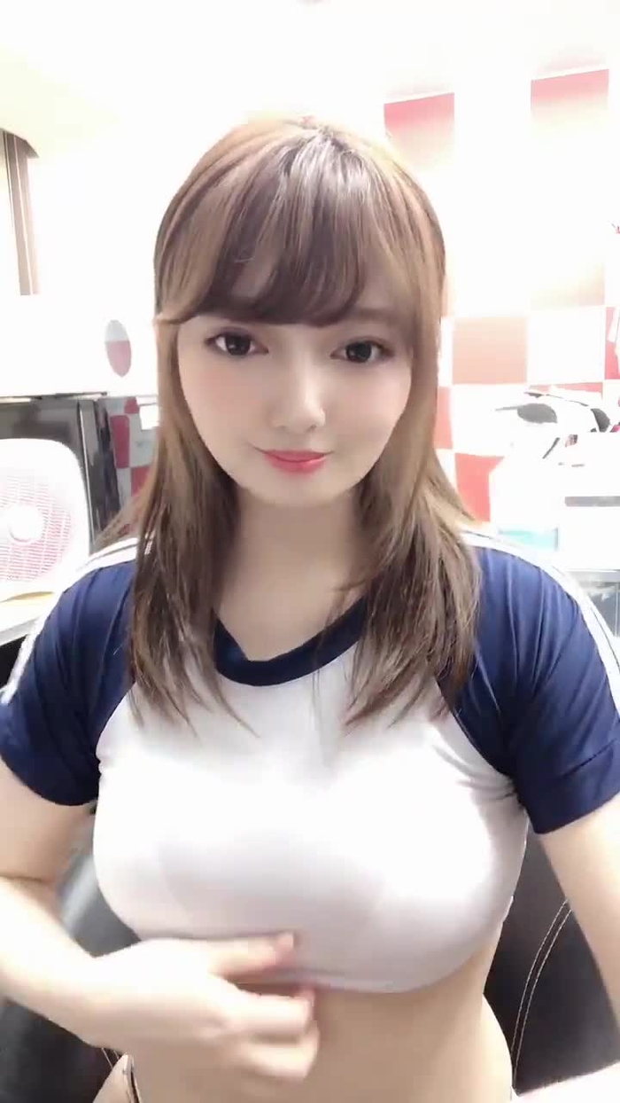 泉屋 アイナ❤️9/19 12:00〜リリイベ❤️ソフマップにて受付中❤️ @aina_izumiya