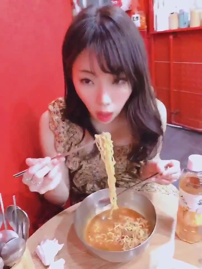 鈴木ふみ奈 @suzukifumina 32