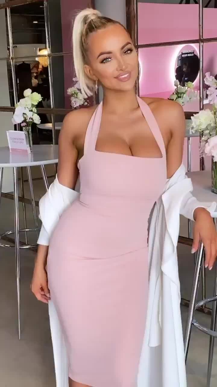 Lindsey Pelas @LindseyPelas 32