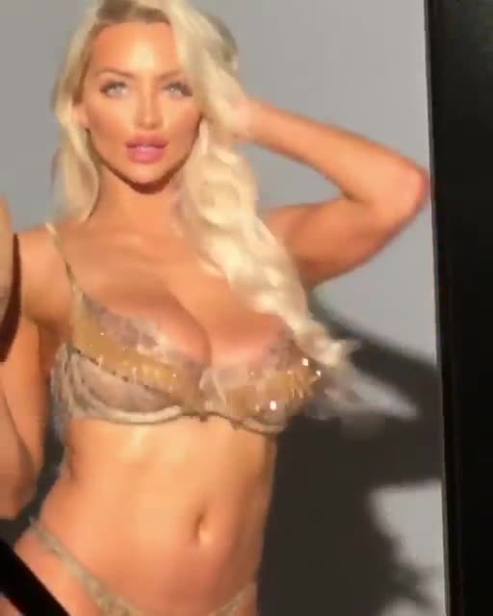 Lindsey Pelas @LindseyPelas 40