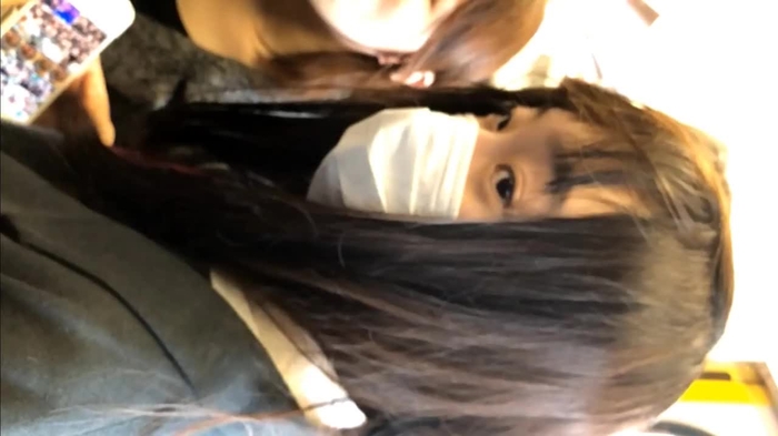 【盗撮動画】陰キャなのに可愛い制服女子生徒の電車内逆さ撮りパンチラ（純白パンティ）