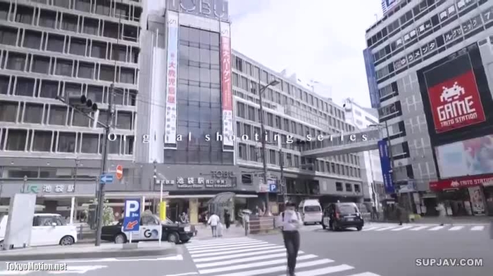 スマホ個人撮影 愛嬌のある色白娘と庭園デート→パイパンまんこに中出し！