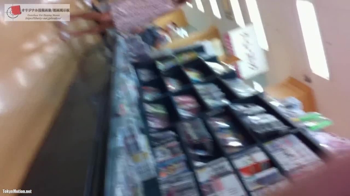 【盗撮動画】限りなくガチっぽい店内逆さ撮りパンチラ、動画サイトに流出してしまう・・・