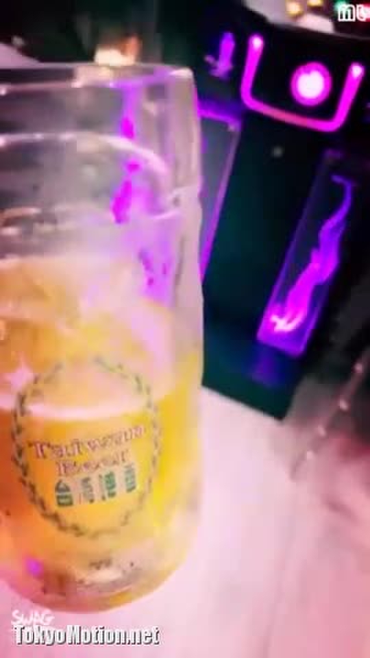 スマホ個人撮影 クラブのトイレで酔い潰れた色白ギャルを介抱→そのまま即ハメ乱交SEX!!!