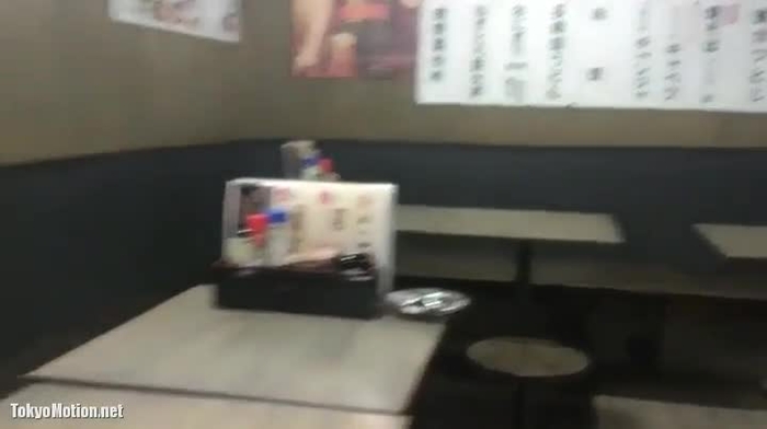 スマホ個人撮影 居酒屋で酔っておっぱいポロリ＆開脚マ●コで誘惑してくるおふざけお姉さんw