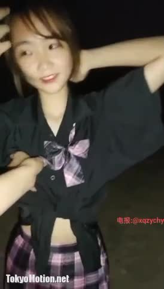 スマホ個人撮影 中国のヤリサー？スレンダー美乳女子と野外で楽しそうに3Pしてる動画。