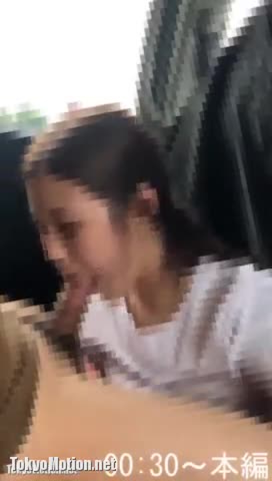 スマホ個人撮影 愛嬌あって笑顔のかわいいギャルが車内でフェラ抜き口内射精！！