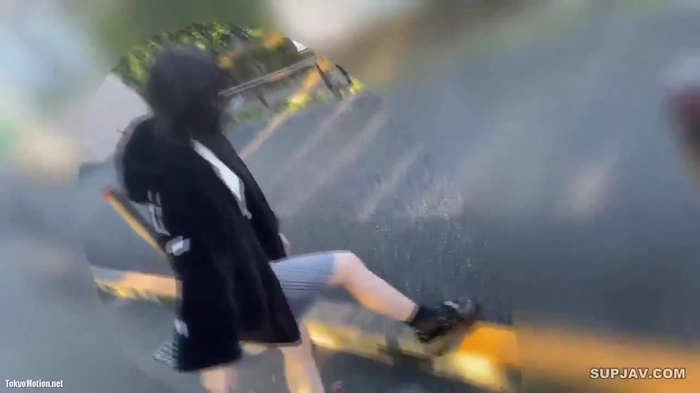 スマホ個人撮影 人が来そうな屋内で巨乳娘と半青姦ハメ撮り→中出し！！！