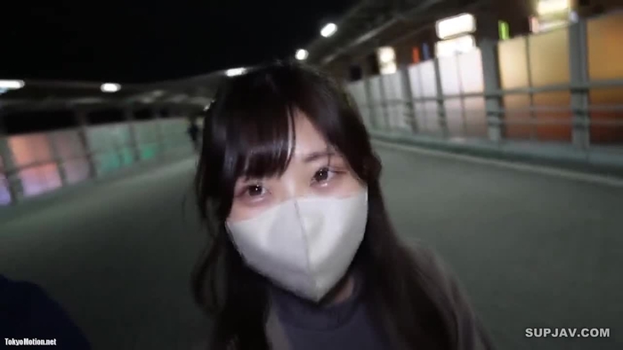 スマホ個人撮影 清純っぽいのに積極的な短大生とトイレで即ハメ→ホテルで連続中出し！
