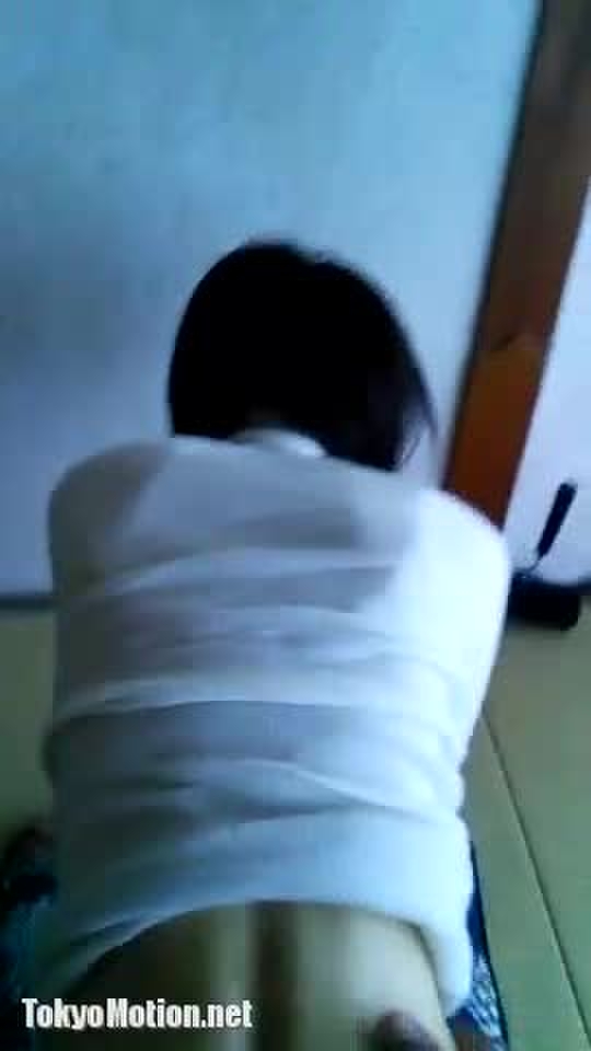 スマホ個人撮影 隣の部屋で寝ている子供を起こさないようにこっそりハメる夫婦…w
