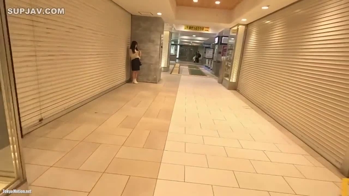 スマホ個人撮影 割とTVで活躍してた元子役女優(10代)と岩場でハメ撮り→パイパンまんこに中出し！