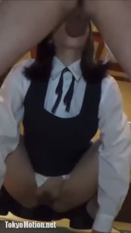 スマホ個人撮影 吸引音がエロwwマ●コ開脚しながらフェラするドすけべ制服コス娘w