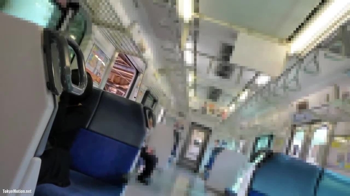 スマホ個人撮影 ガチ！？ 電車内でうたた寝してる巨乳娘に思いっきり痴漢してるヤバい動画。。