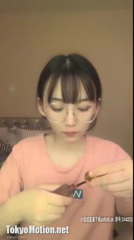 スマホ個人撮影 イマドキで可愛いメガネっ娘美少女がエロコスチュームを着てディルドオナ自撮り☆