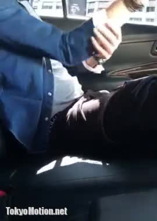 スマホ個人撮影 昼間の車内でおしゃべりしながらフェラ抜きするギャル系ママ？さん♪