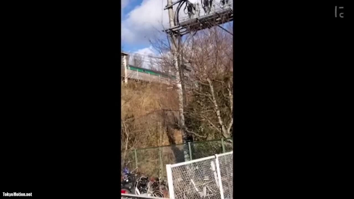スマホ個人撮影 可愛い清純娘と雪山旅行→ホテルで中出し+連続射精！［再］