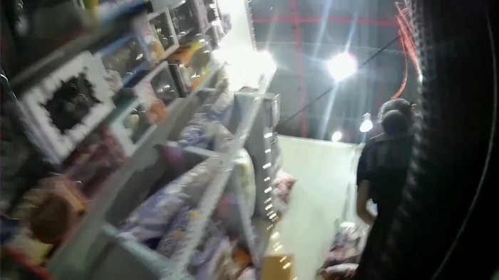 【盗撮動画】ガチモノ店内逆さ撮りパンチラ！逆さ撮り用の仕込みカメラで撮り放題してきたw