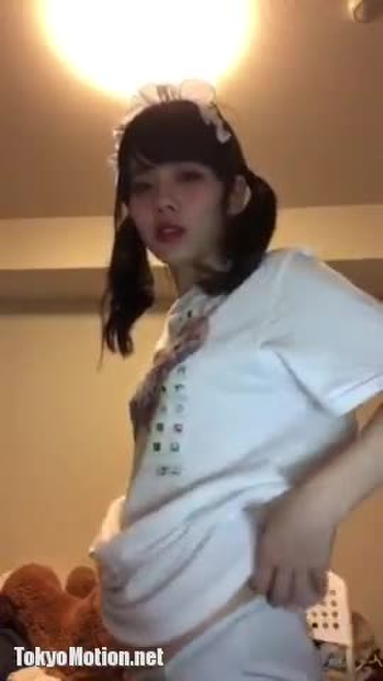 スマホ個人撮影 酔ってる？ニ○生配信でポロリ連発しちゃってるメイドコスJDの自撮り動画…w