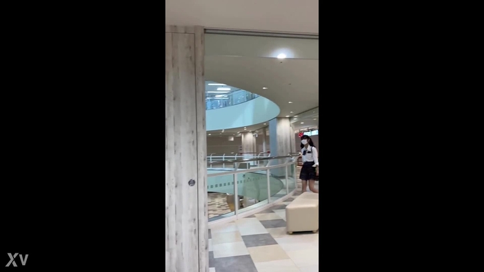 【盗撮動画】全身上玉ツインテール制服JKちゃんが粘着されパンチラを盗られるまでの一部始終