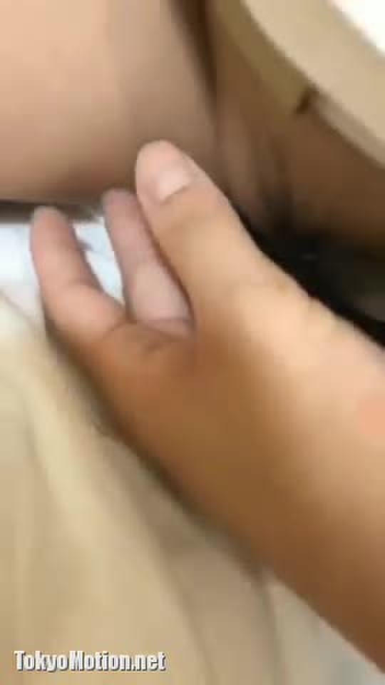 スマホ個人撮影 イオ●の階段でこっそり騎乗位Hしてるカップルの着衣ハメ撮り、、［再］