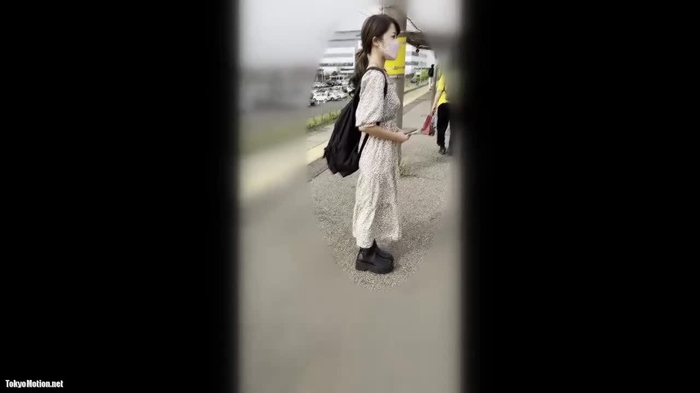 スマホ個人撮影 JDっぽいオーラある清楚系女子をストーキングして胸チラ乳首を盗撮…！！