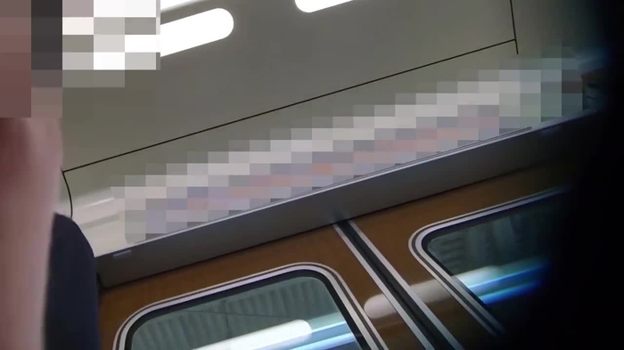 【盗撮動画】この日地球上で1番シコられた制服JKの純白パンティ逆さ撮り映像をご覧ください