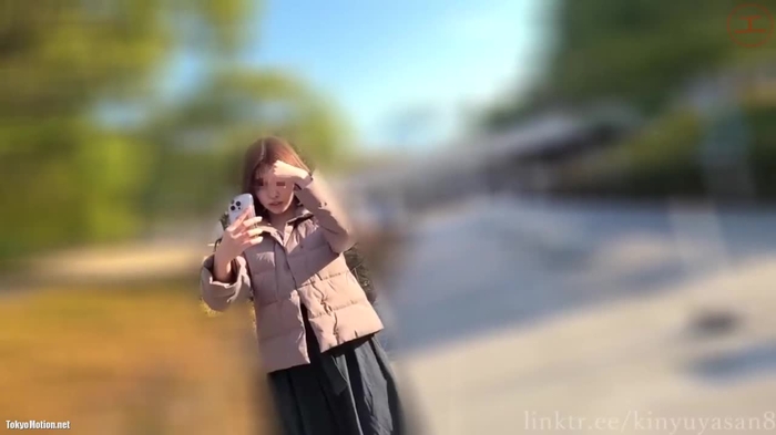 スマホ個人撮影 インフルエンサーの美乳若妻が借金苦でパコられる→パイパンまんこに中出し！
