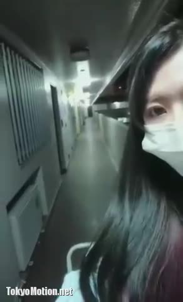 スマホ個人撮影 ご主人様のために深夜のアパート通路で自撮りオナニーする肉便器お姉さんw