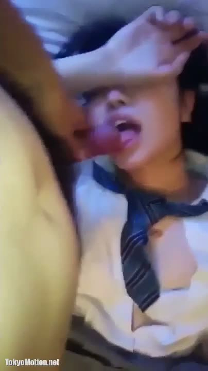 スマホ個人撮影 お口あ～んして口内射精をスタンバってる制服コス娘のごっくん動画♪