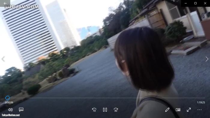 スマホ個人撮影 優しそうでノリの良い保育園の先生が乳首ビンビンw 公園で手マン→ホテルで中出し！