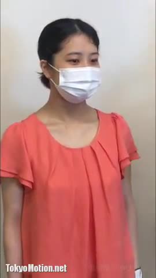スマホ個人撮影 乳首もアリ…w ゴルフレッスン中の無防備お姉さんを盗撮して胸チラGET…！！ 1