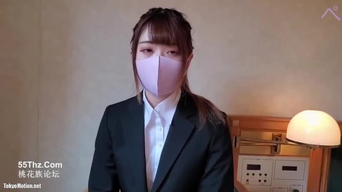 スマホ個人撮影 大人しめのリクスーOLと着衣ハメ撮り→パイパンま●こに中出し!!!