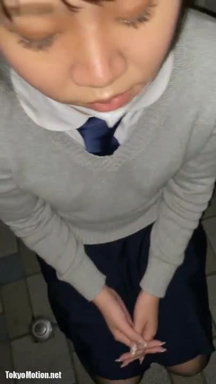 スマホ個人撮影 トイレで従順な制服娘にフェラさせて黒タイツにぶっかけする円光 (？) 動画…！！