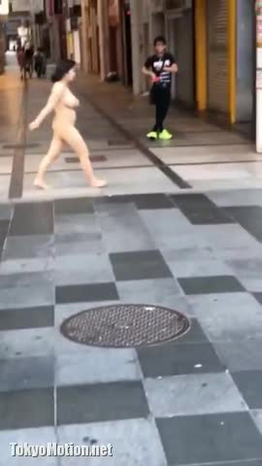 スマホ個人撮影 マジ！？大阪の道頓堀にて全裸でお散歩する変態女が現る…！！