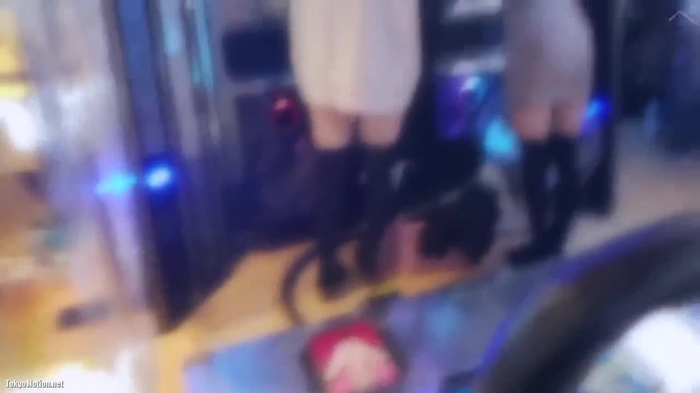 スマホ個人撮影 そそるギャル二人組とゲーセンデート→レズらせて二人並べて交互にハメる羨ま3Pで中出し!! 見応えあります♪