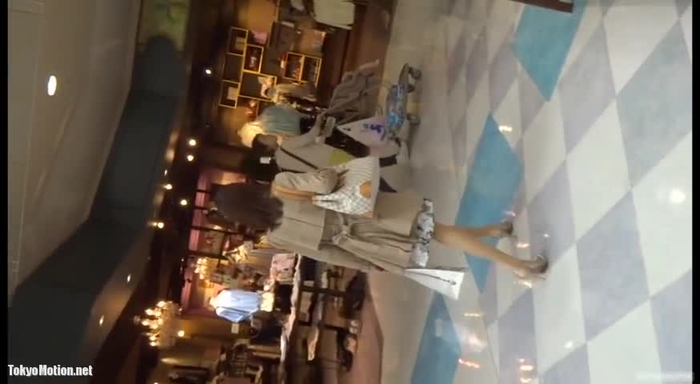 【盗撮動画】仕事終わりに寄ったスーパーでパンチラ盗撮されるスレンダー美人お姉さん