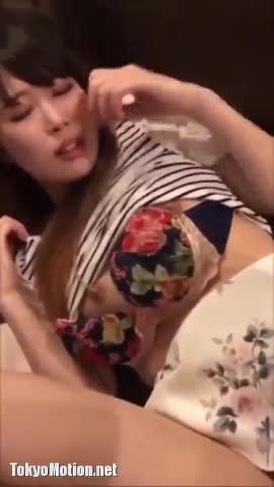 スマホ個人撮影 清楚美人な美乳セフレとソファで生ハメパコパコ☆彡［再］