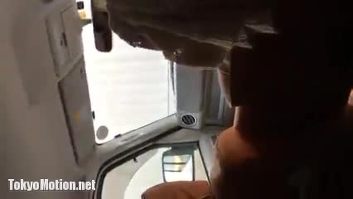 スマホ個人撮影 ギャル系の人妻に車内でがっつりフェラ→口内射精してもらった♪